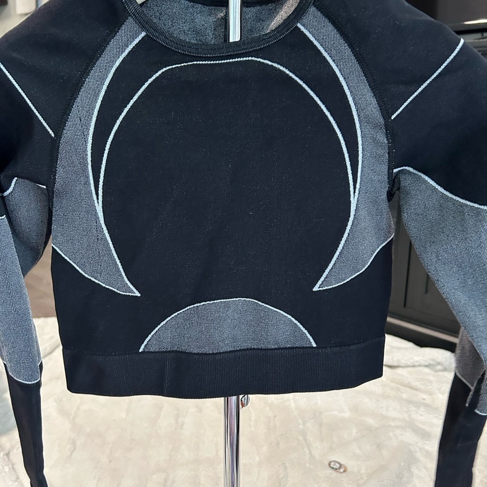 Black & Gray Seam-Detail Crop Top